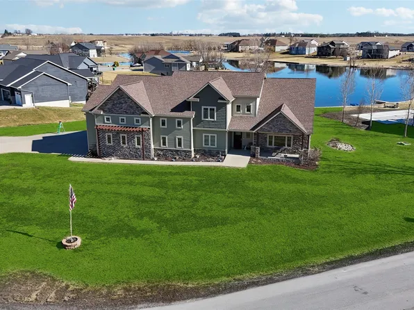 110 Lake Shore Dr, Dallas Center, IA 50063