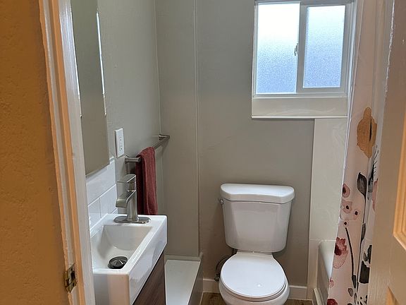 3rd image of 1234 Martin Ave #1
