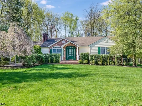 45 Cambridge Dr, Woodbridge Twp., NJ 07067