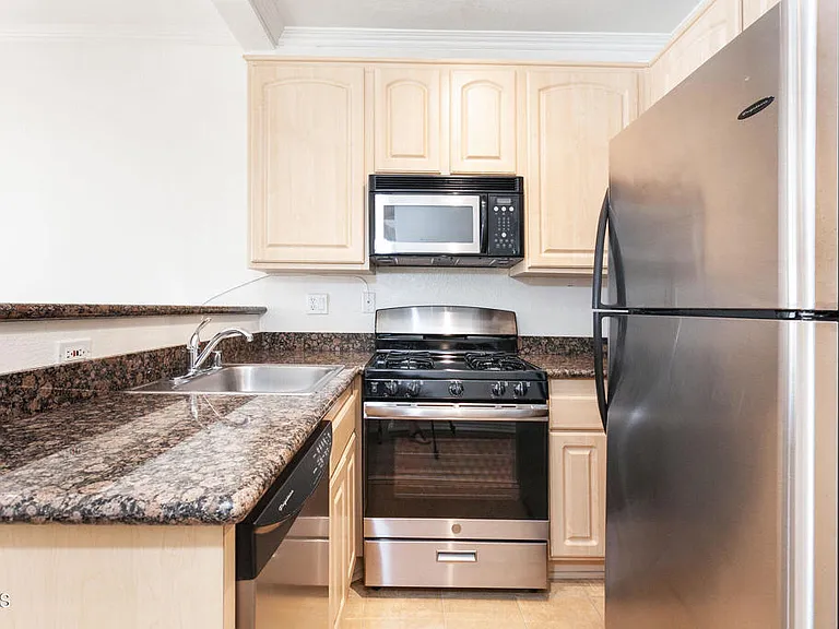 300 N El Molino Ave #210 — Photo 4