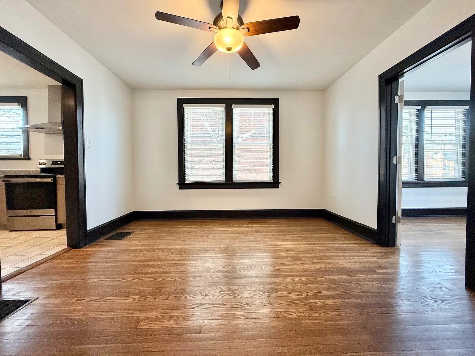 2 bed, 810 sqft, $1,350 — Photo 4