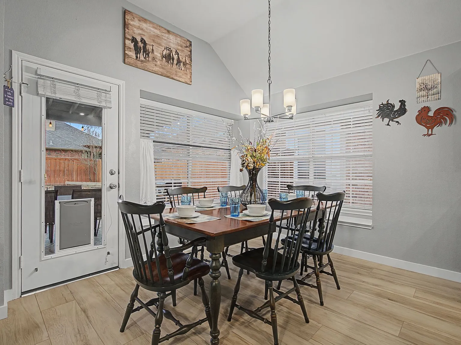 2409 Mallard Dr — Photo 4