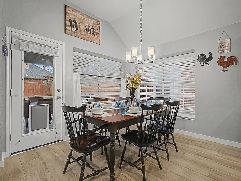 2409 Mallard Dr — Photo 4