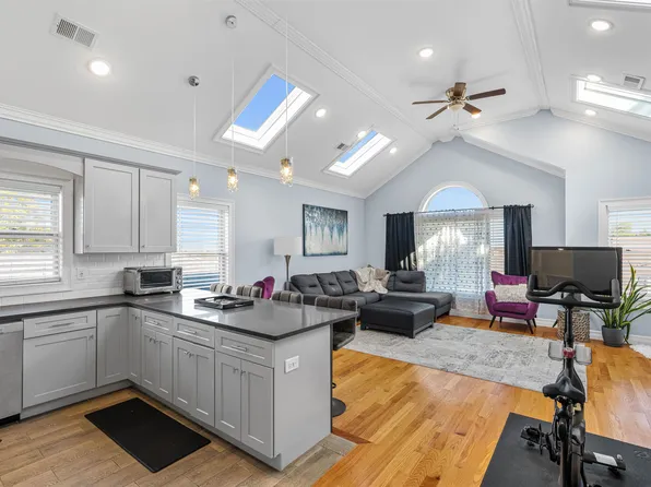 145 Bleecker Street image 14 of 39