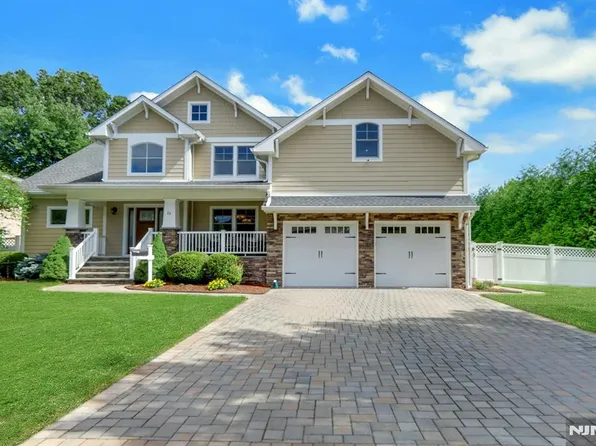 23 Hollybrook Rd, Paramus, NJ 07652