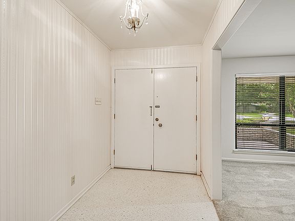 5th image of 313 Tamworth Dr