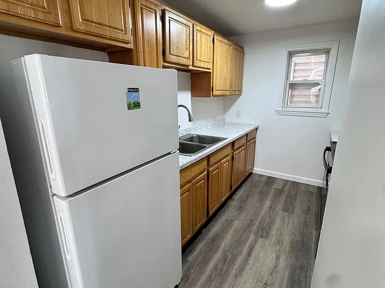 17 Bassett St #A — Photo 4