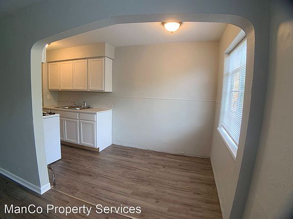 5th image of 420 W Parkwood Dr APT 5