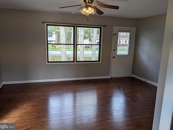 3rd image of 21585 America St