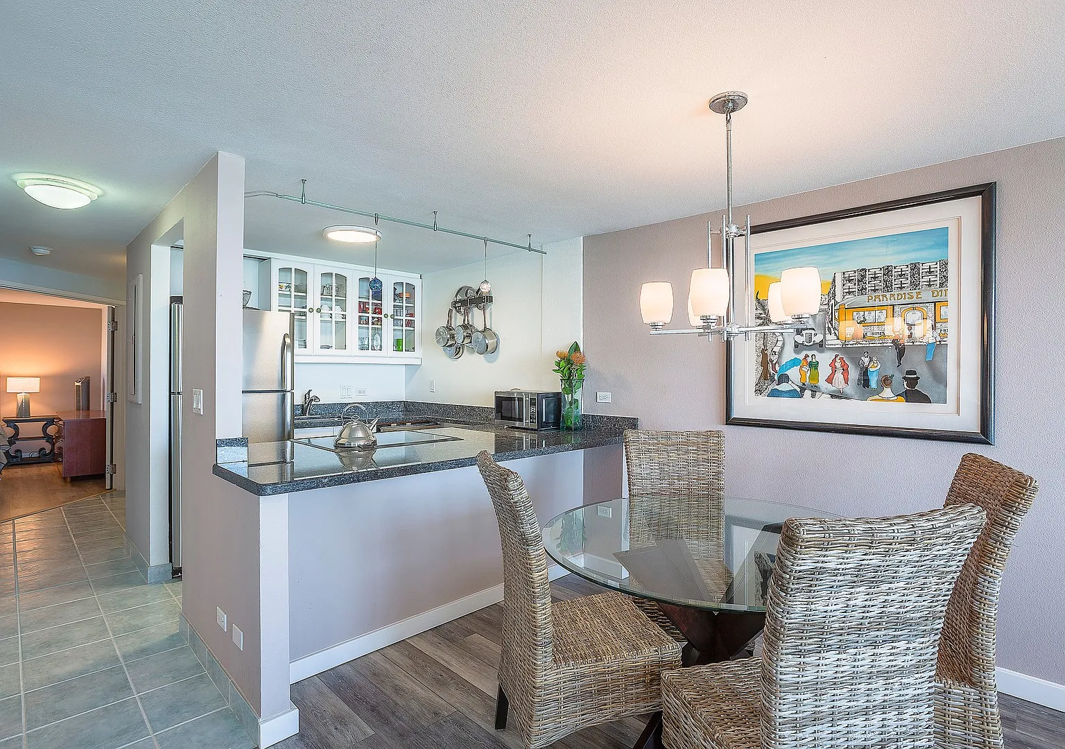 Penthouse - Beach Front End Unit Furnished 2/2/1pkg Condo — Photo 3