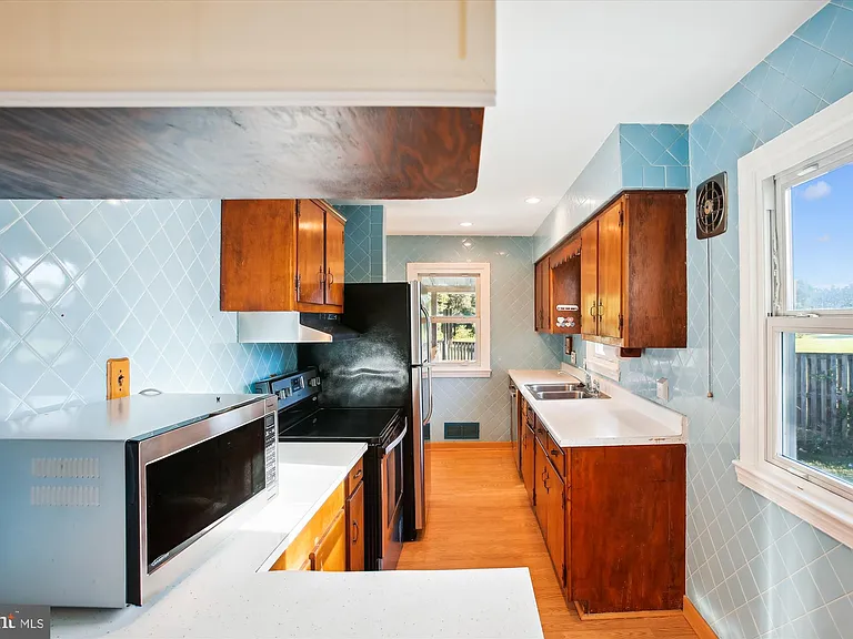 2405 Phillips Dr — Photo 14