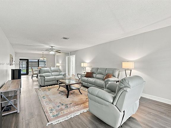 5th image of 4865 Equestrian Rd APT B