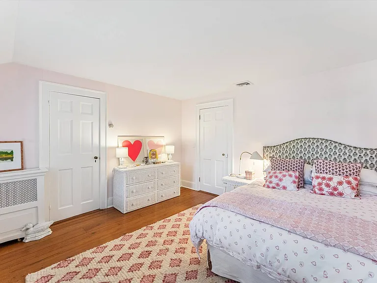 20 Quogue St — Photo 18