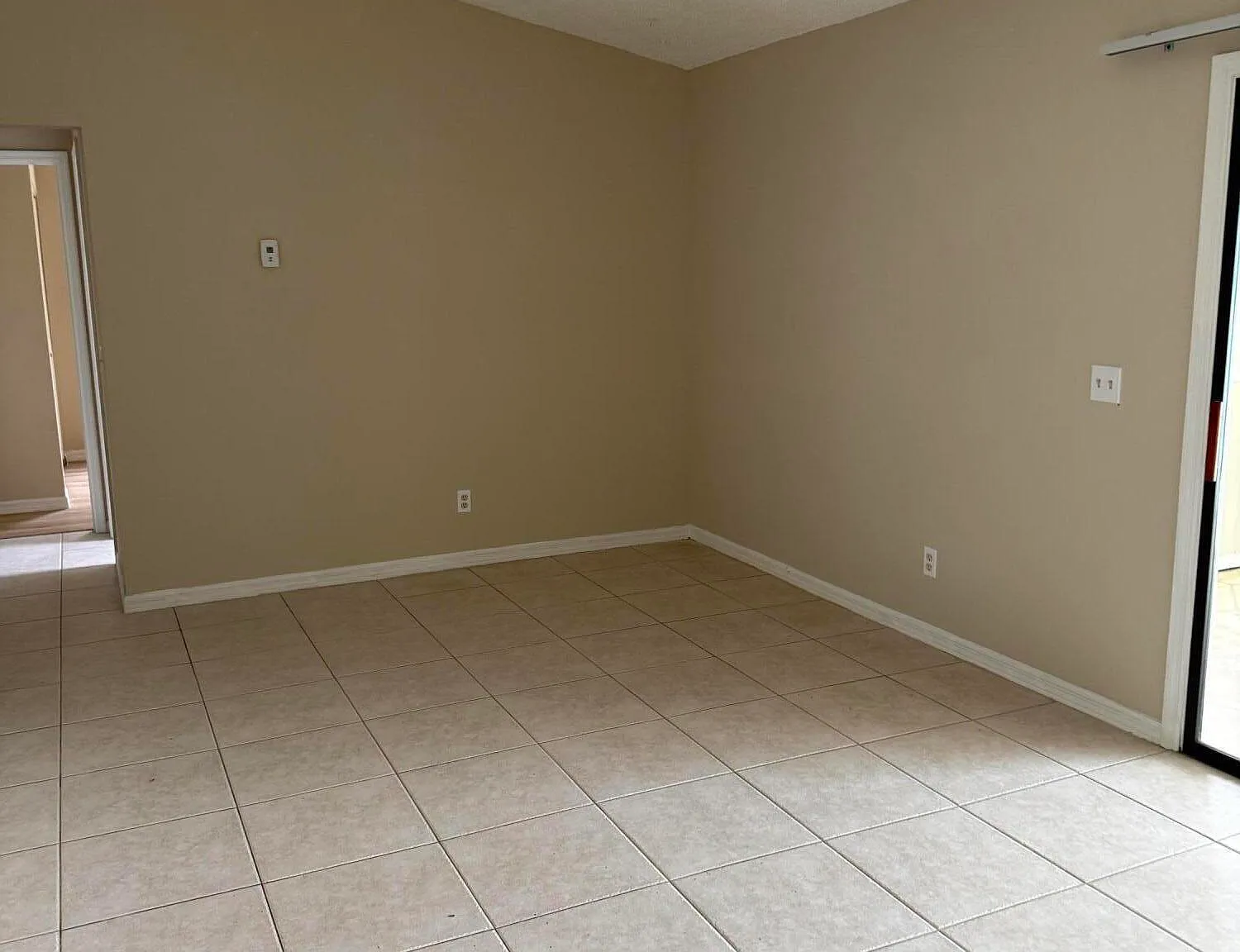 3 bed, 2.0 bath, 1384 sqft, $2,550 — Photo 3