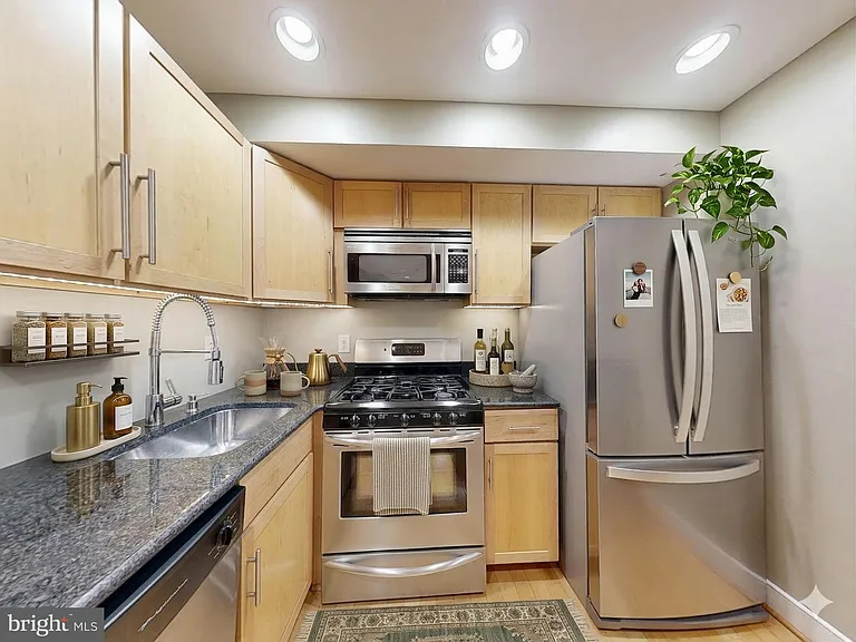 6 Rhode Island Ave NW #2 — Photo 4
