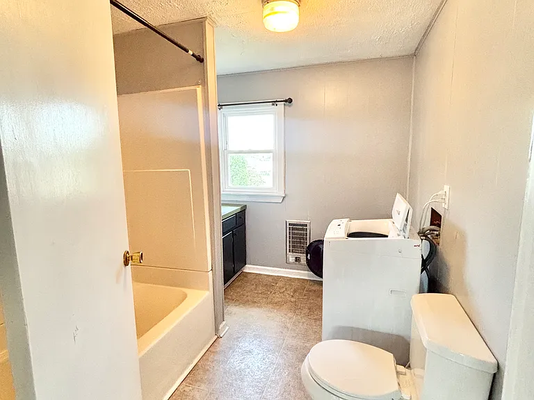 201 Lexington St — Photo 9
