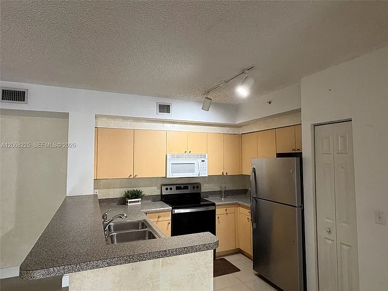 8030 N Nob Hill Rd #105 — Photo 7