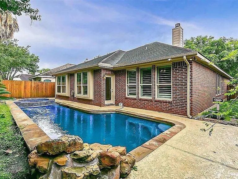 5823 Centennial Glen Dr — Photo 2