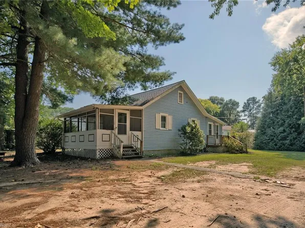 7275 Bray Rd, Hayes, VA 23072