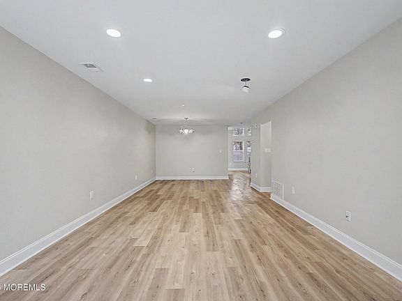 4th image of 77 Picket Pl