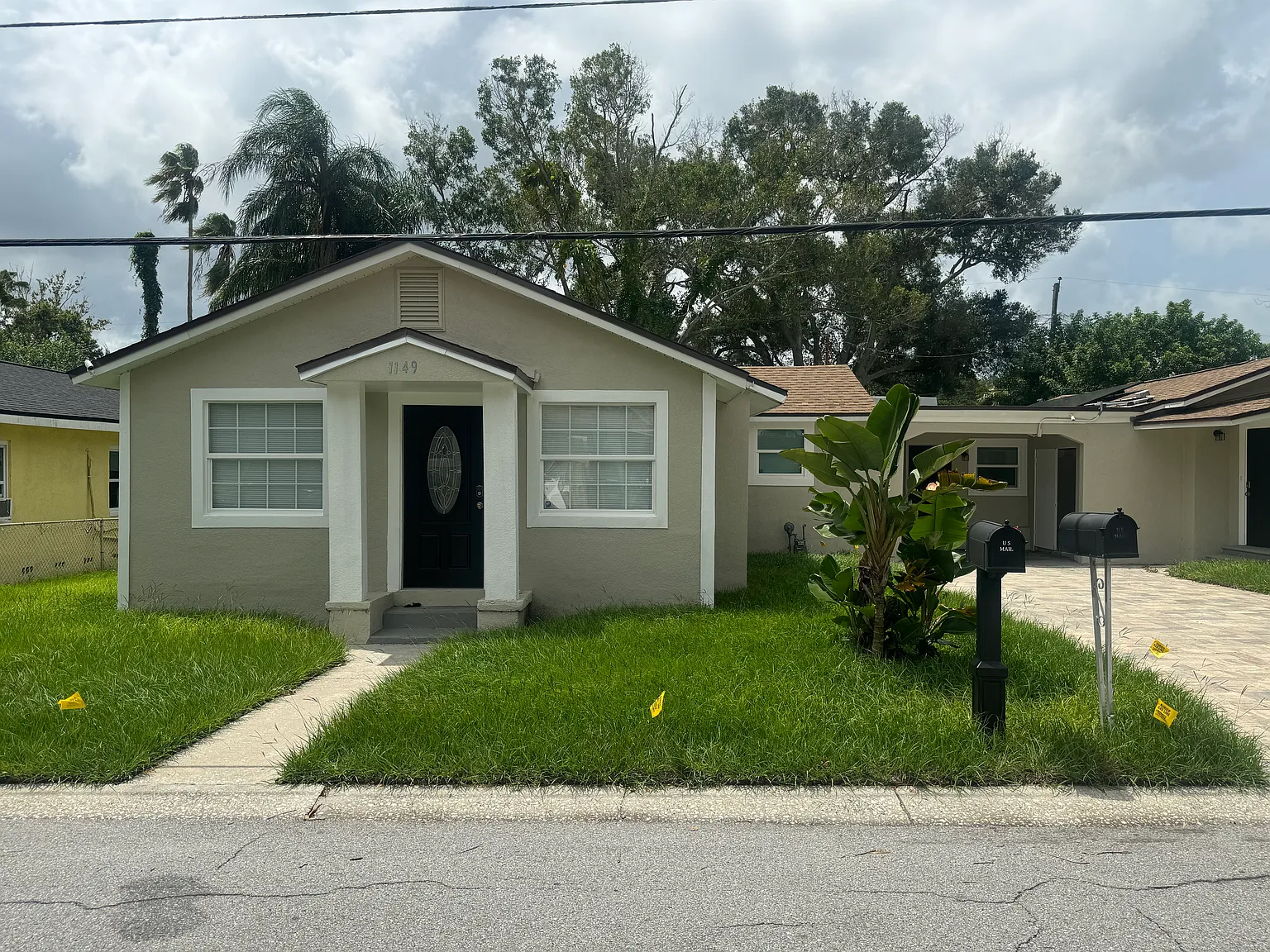 Charming 3 Bedroom, 3 Bath Duplex Utilities Included — Photo 2