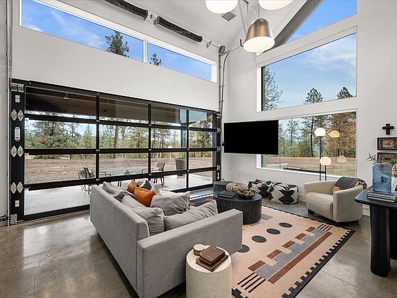 5th image of 618 E Washington Rd