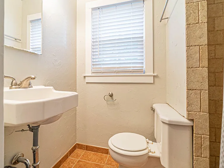 628 W Comanche St — Photo 20