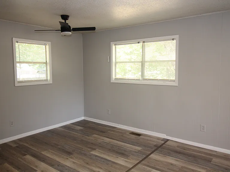 2720 Randleman Rd — Photo 17