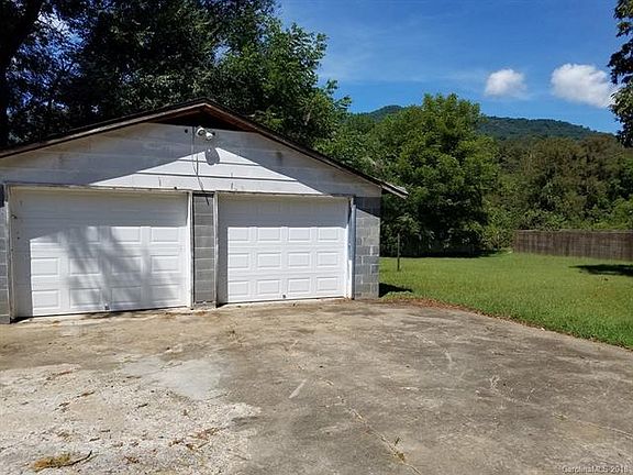 3rd image of 718 Brown Ave