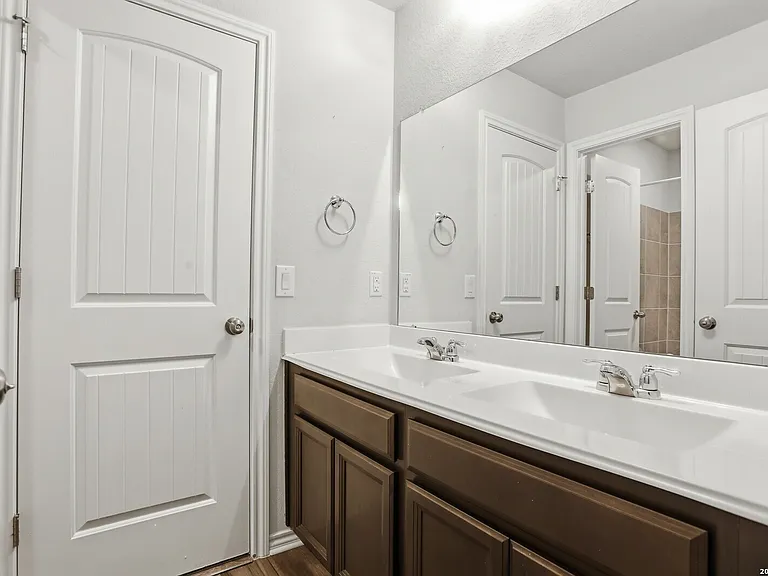12611 Auriga — Photo 32