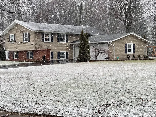 18 Red Bud Rd, Rochester, NY 14624