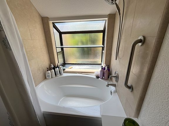 4th image of 3114 Erin Ln