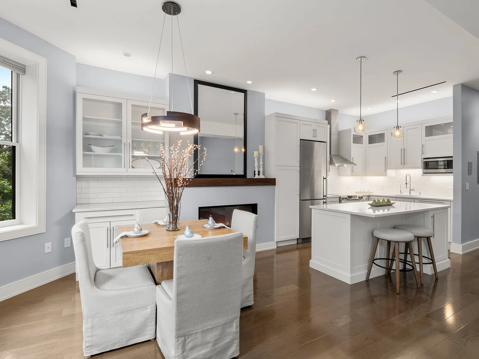 2 bed, 867 sqft, $5,300 — Photo 3