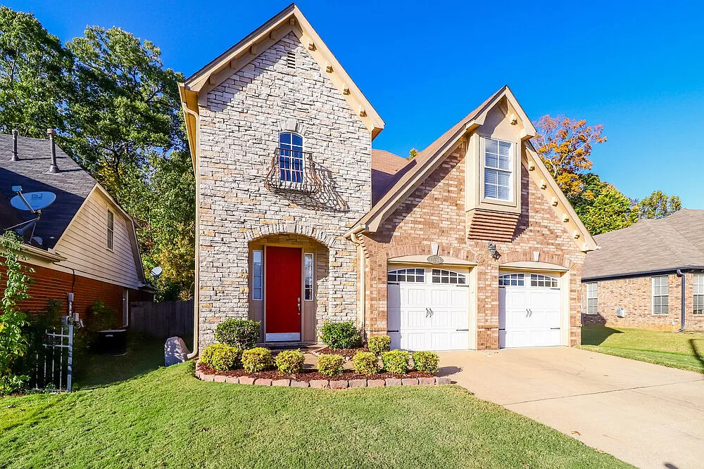 3 bed, 2.0 bath, 2106 sqft, $2,420 — Photo 4