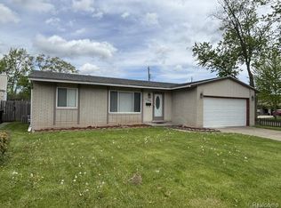 11853 Plumbrook Rd, Sterling Heights, MI 48312