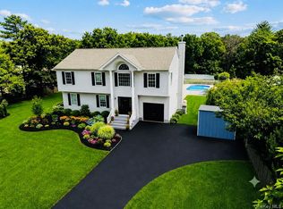 241 Middle Island Rd, Medford, NY 11763