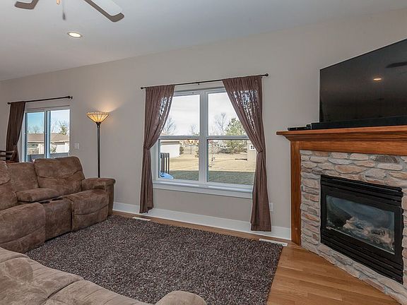 3rd image of 442 Cameron Way