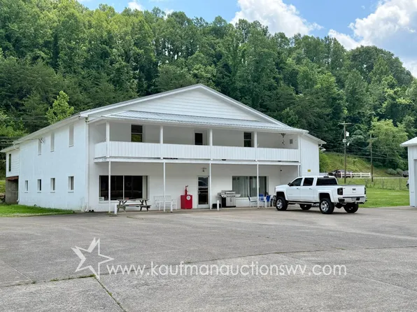 1192 State St, Gassaway, WV 26624