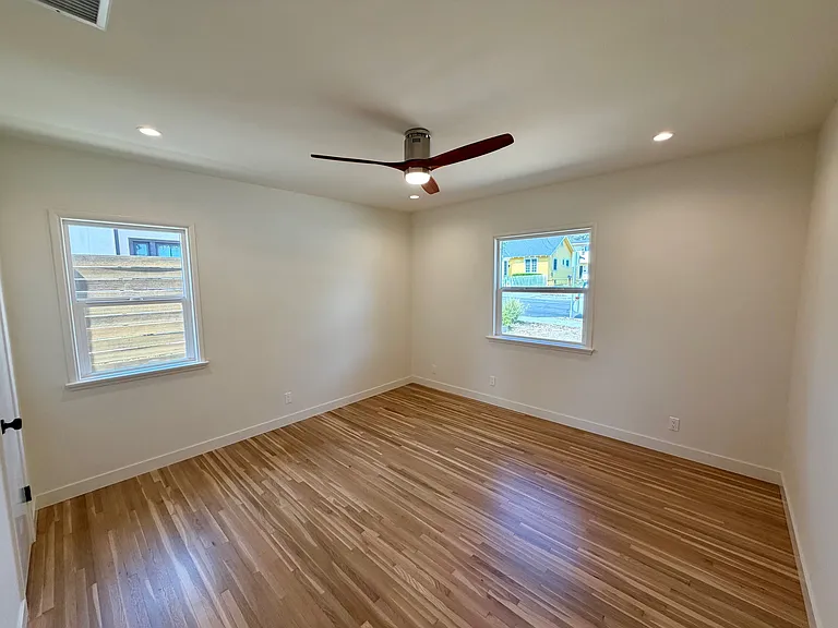 131-133 Poinsettia Ave #131 — Photo 11