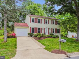 12 Hardwicke Pl, Rockville, MD 20850