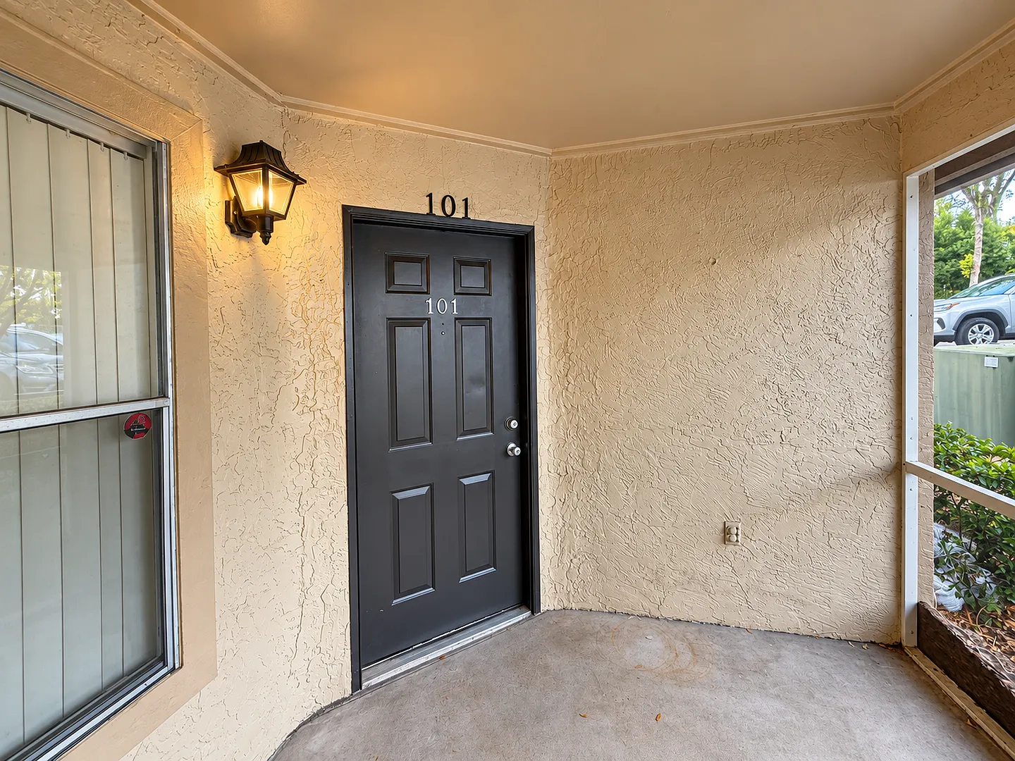 Available NOW! | Charming 1BR/1BA at The Landing Condominiums — Photo 4