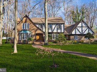 2 Oriole Way, Moorestown, NJ 08057