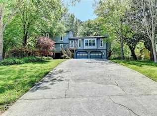 2272 Tapanzee Ln, Lawrenceville, GA 30044