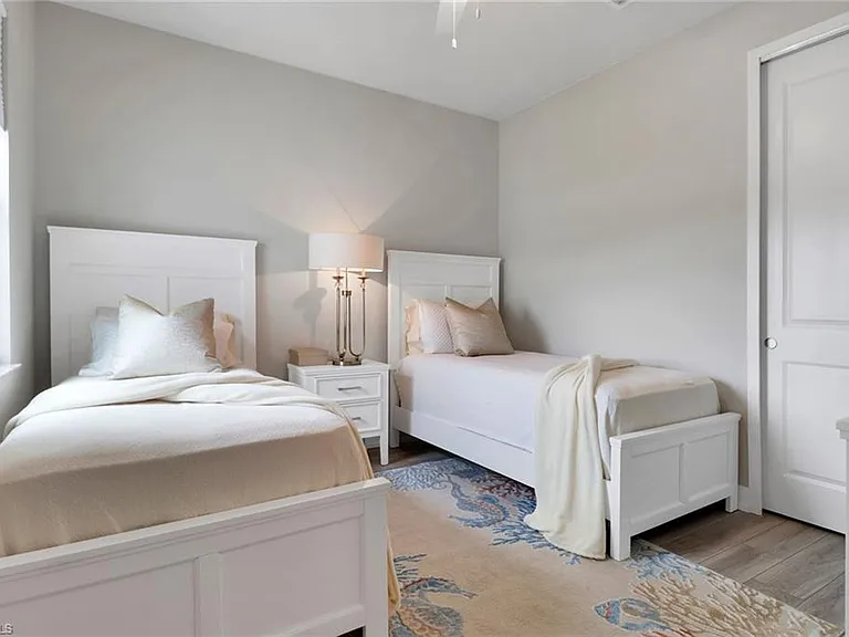 12973 Pembroke Dr — Photo 13