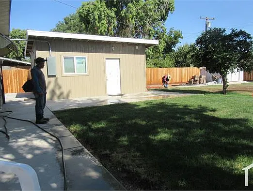 3 bed, 1099 sqft, $2,300 — Photo 3