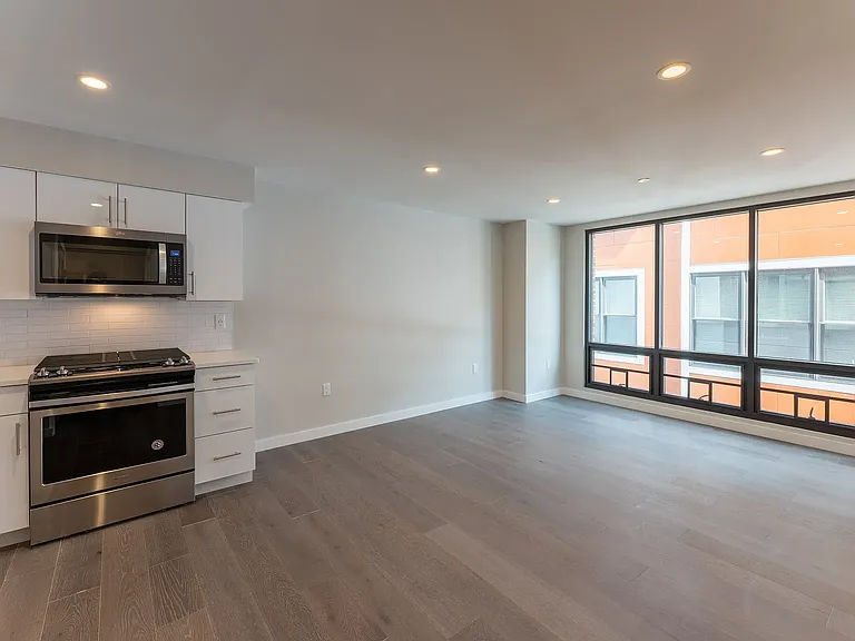 244 Hanover St #610 — Photo 6