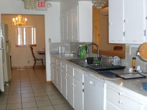 3rd image of 10405 Theresa Pl NE