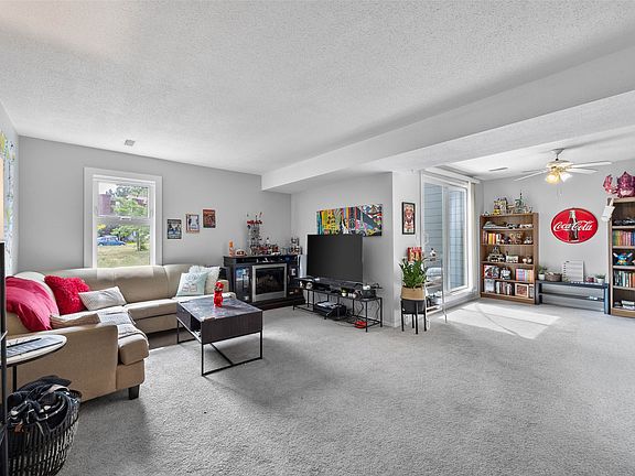 4th image of 1435 Summit Dr #23