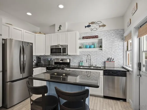 1106 4th St APT 4, Coronado, CA 92118