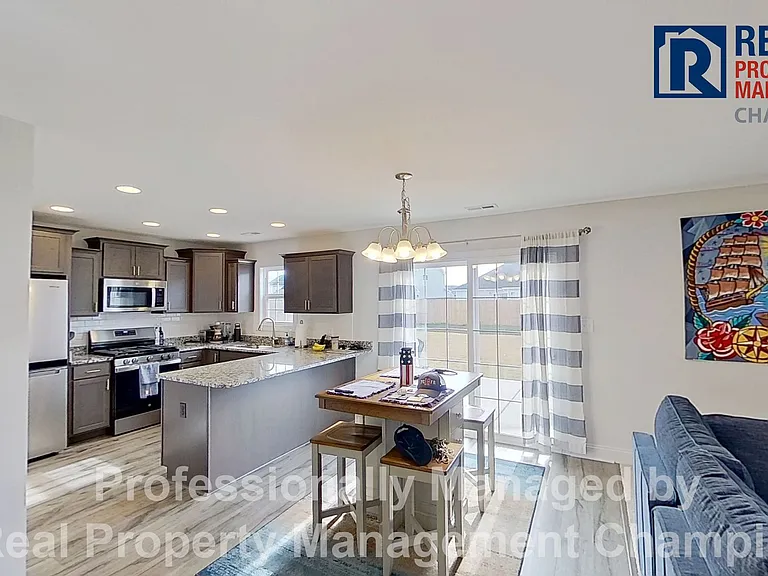225 Lookout Ln — Photo 6